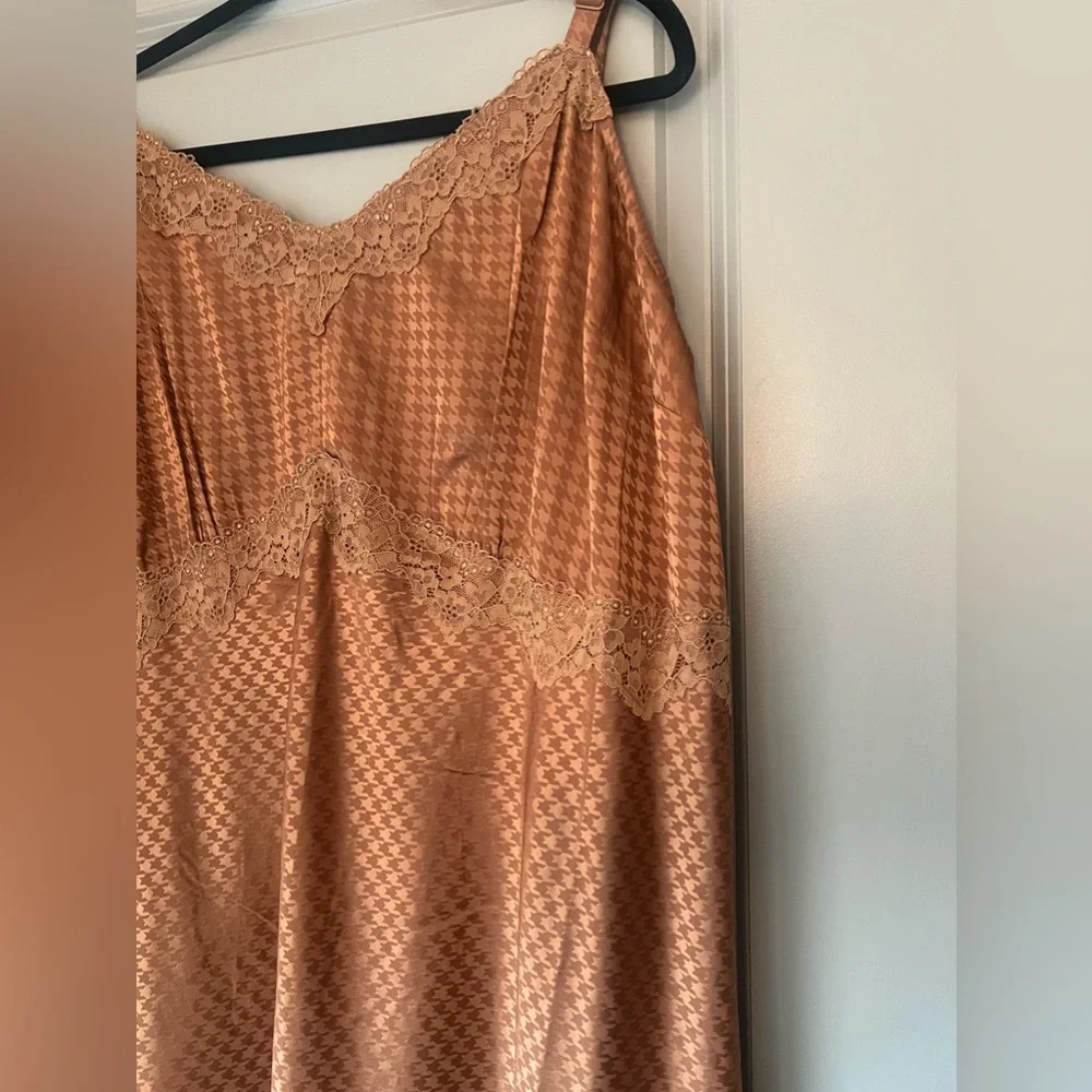 NWT torrid Tea Length Woven Jacquard Lace Trim Cami Dress - Picture 3 of 8